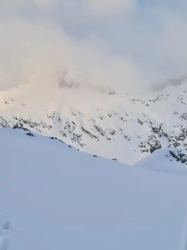tevno-lake-winter-trekking