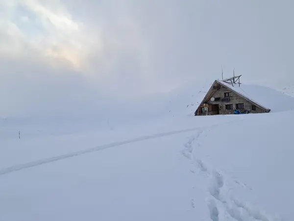 tevno-lake-winter-trekking