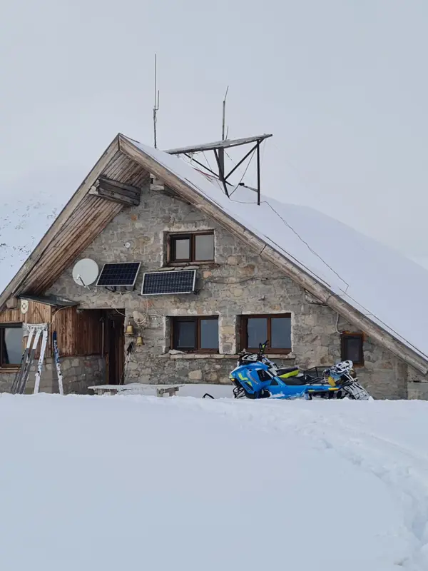 tevno-lake-winter-trekking
