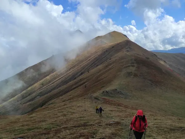 trek-ambaritsa-kupena-peak