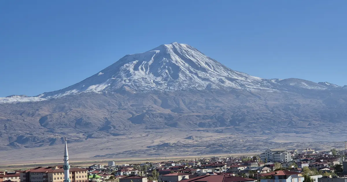 🏔️ Връх Арарат (5137 м) – първенецът на Турция
