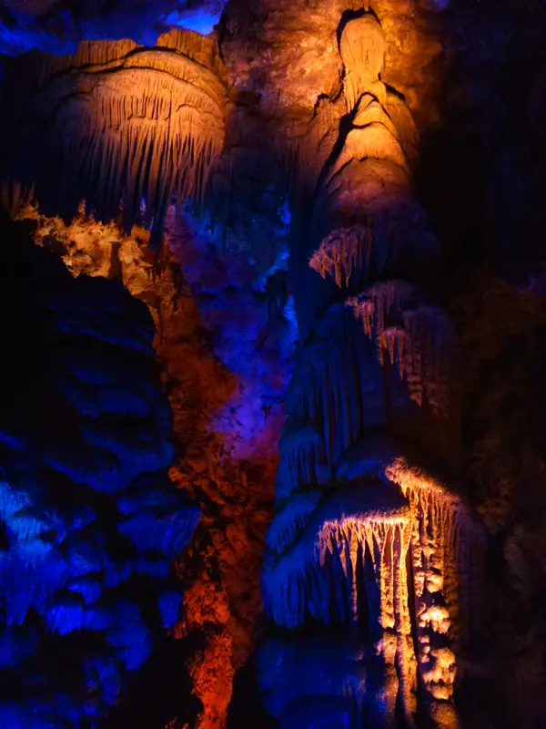 Белоградчик: панорами, пещери и вино