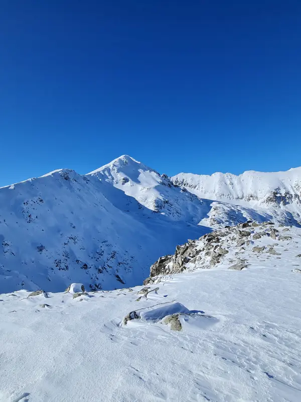 trek-winter-bezbog-polezhan