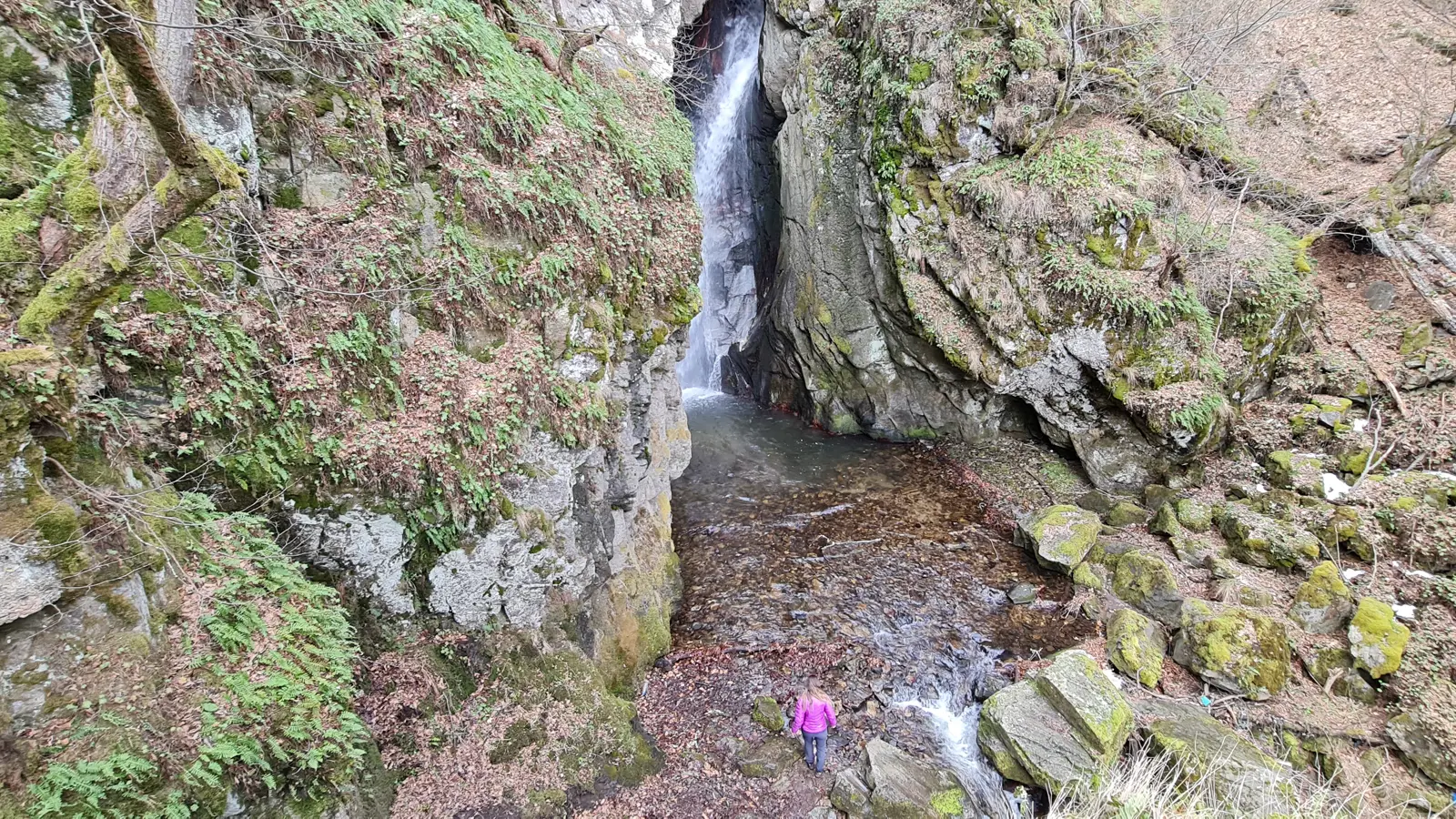 trek-fotinski-waterfall