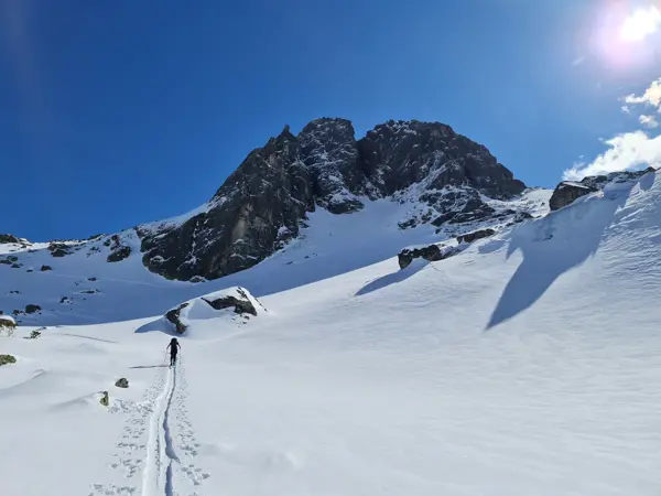 trek-ivan-vazov-hut-winter