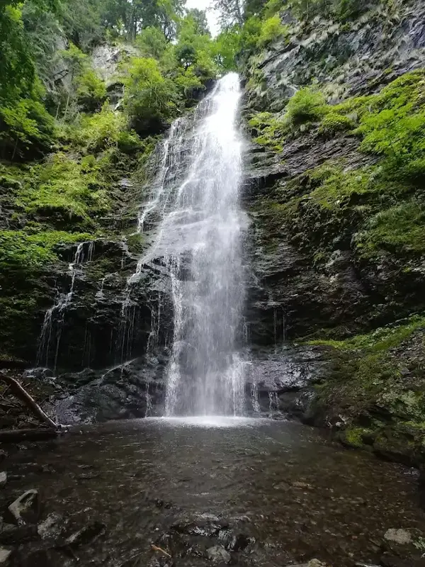 trek-karlovsko-praskalo-waterfall