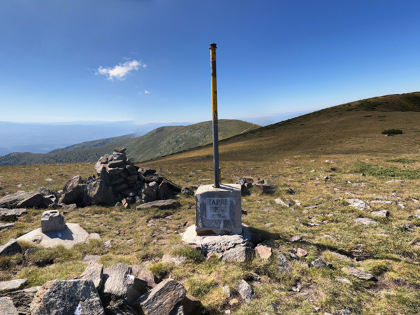 trek-tsarev-peak-sanctuary-markov-stone