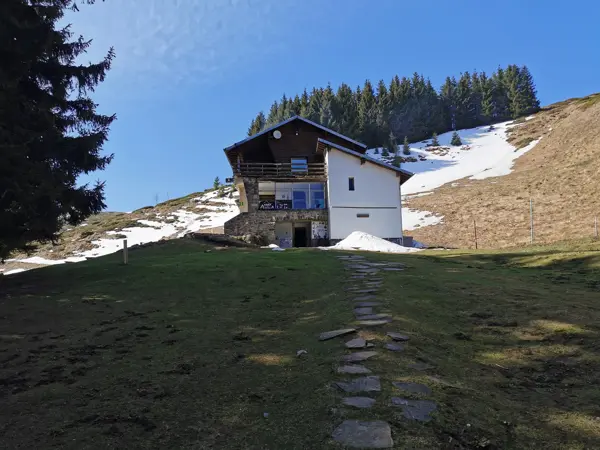 trek-winter-ambaritsa-peak-ambaritsa-hut