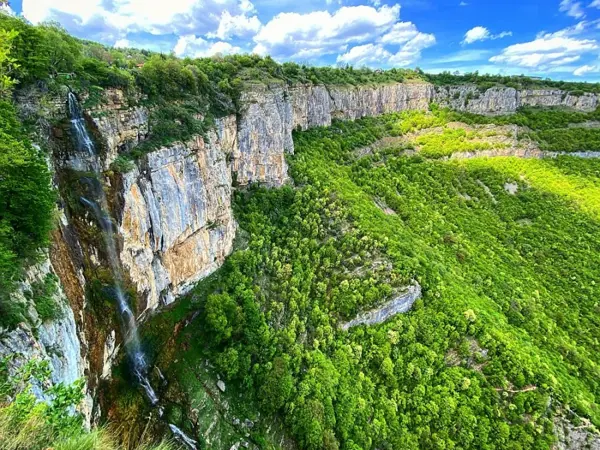 trek-skaklya-waterfall